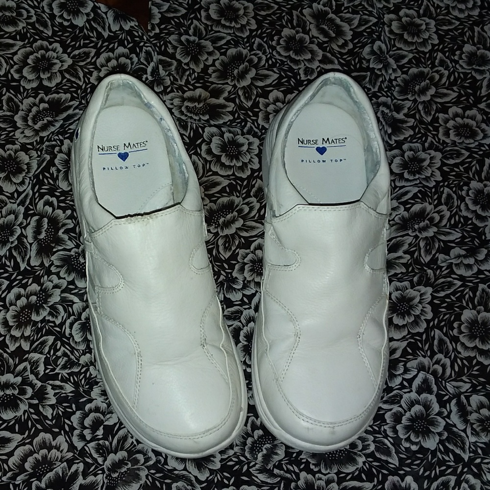 Nurse 💙 Mates Pillow Top, Leather, sz 10 Wide
